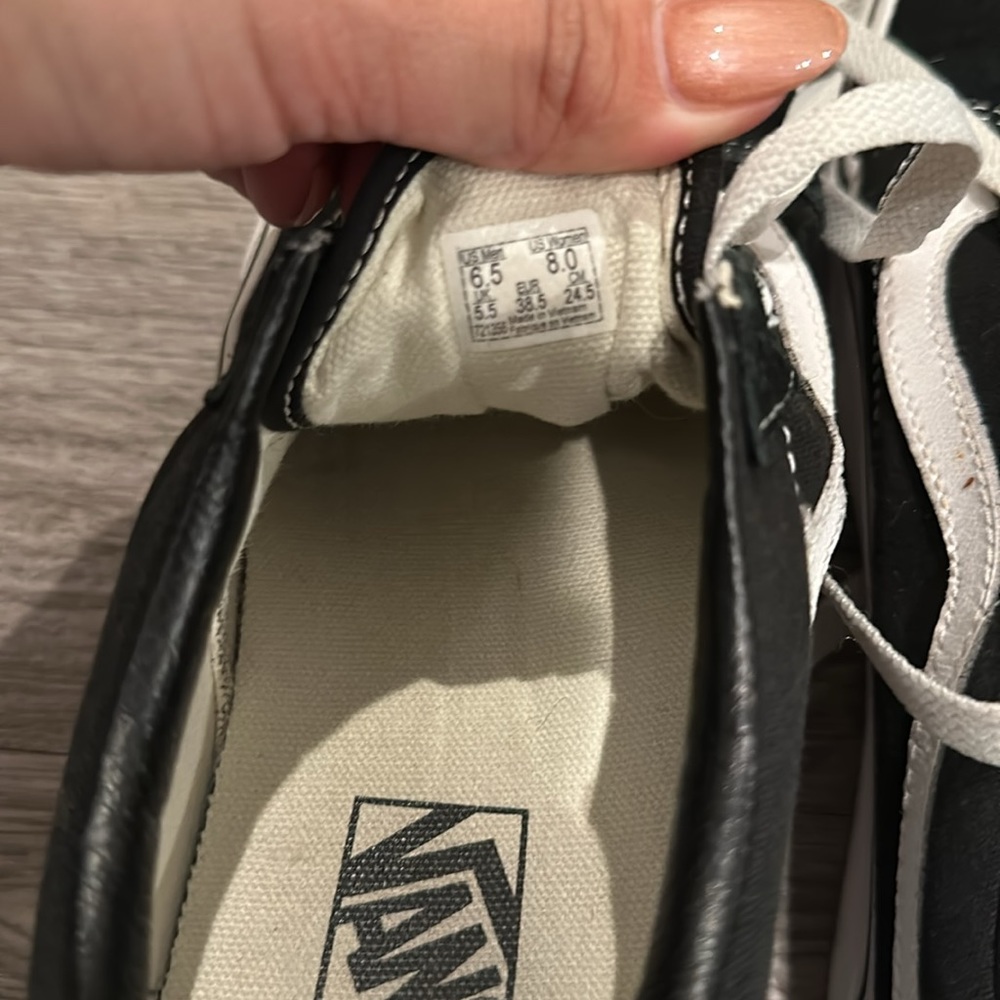 Vans - Picture 7 of 7